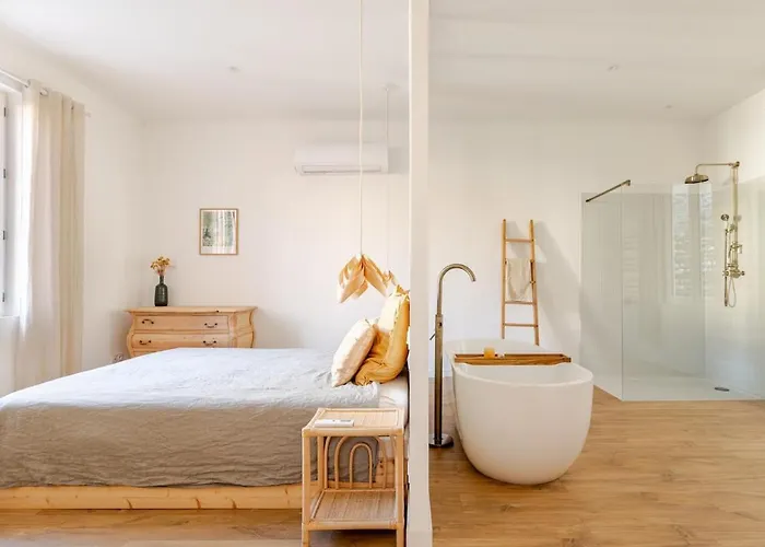 Chaleureuse Maison En Centre פרפיניין